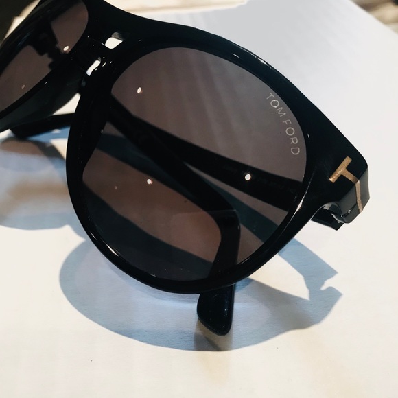 AUTHENTIC - Tom Ford Sunglasses - Picture 1 of 5